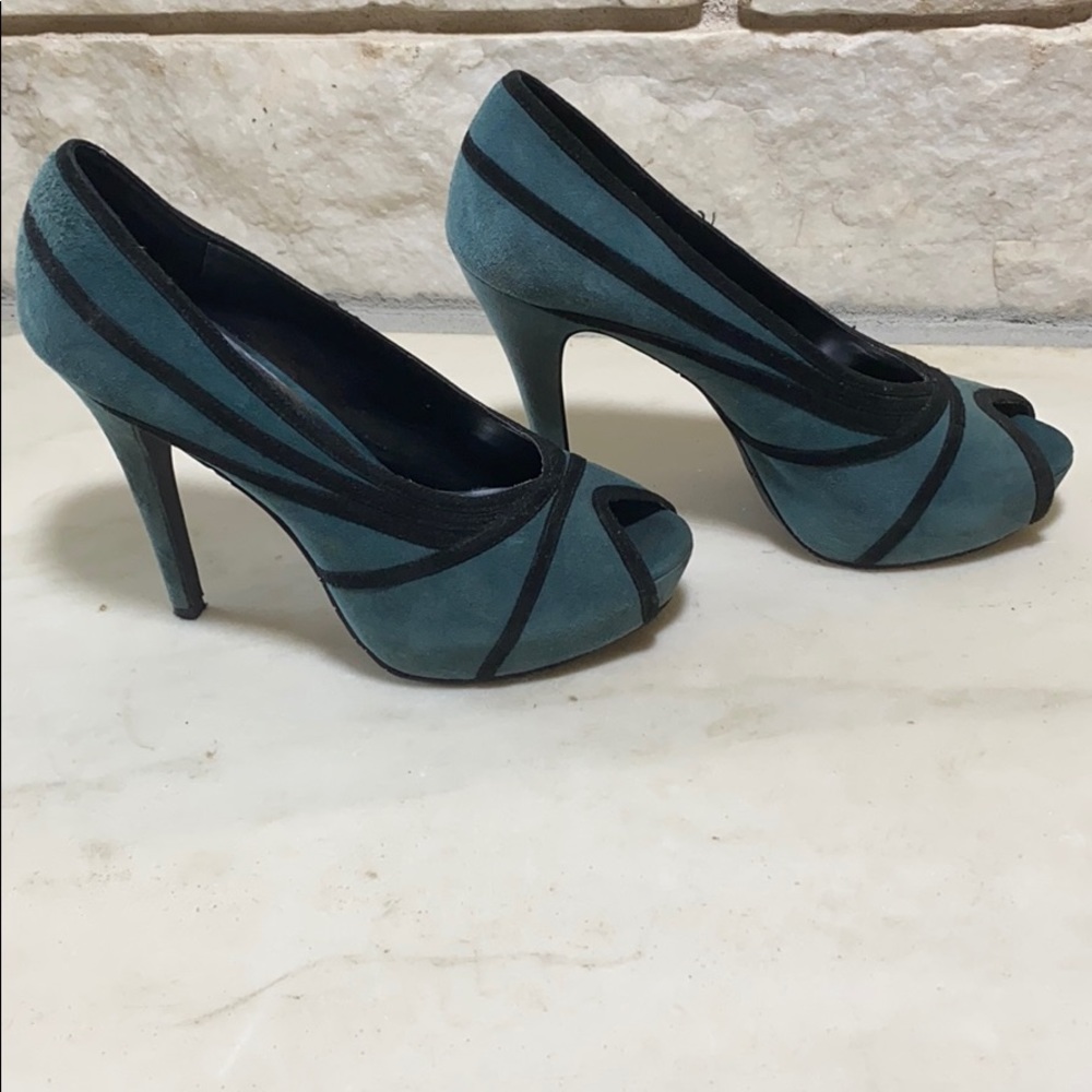 JESSICA SIMPSON Suede Heels - Picture 3 of 7